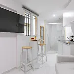 Apartment Petit Pratique Proche Sacre-coeur Paris