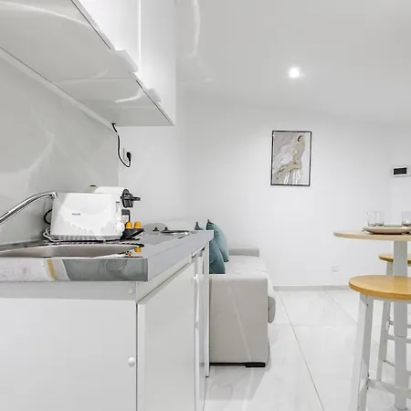 Petit Pratique Proche Sacre-coeur Apartment *