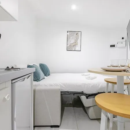 Apartment Petit Pratique Proche Sacre-coeur Paris