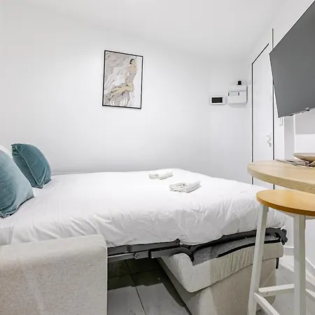 Petit Pratique Proche Sacre-coeur * Paris