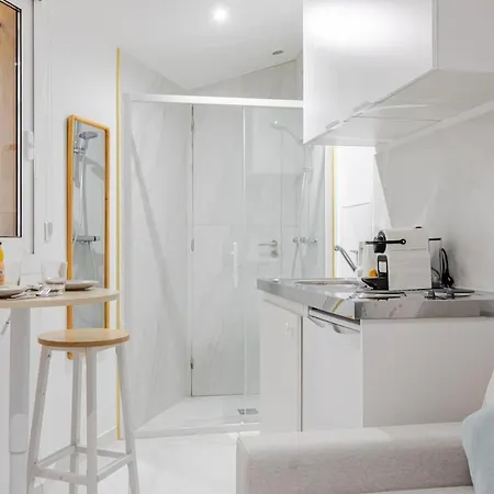 Petit Pratique Proche Sacre-coeur * Paris