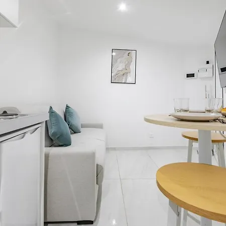 Petit Pratique Proche Sacre-coeur * Paris