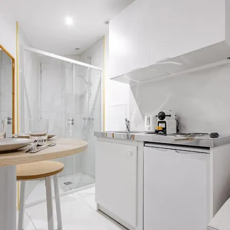 Petit Pratique Proche Sacre-coeur Paris