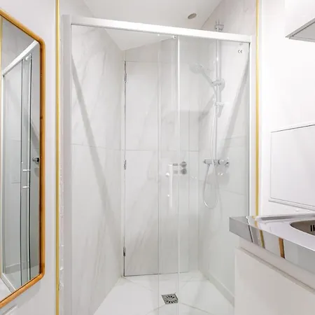 Apartment Petit Pratique Proche Sacre-coeur Paris