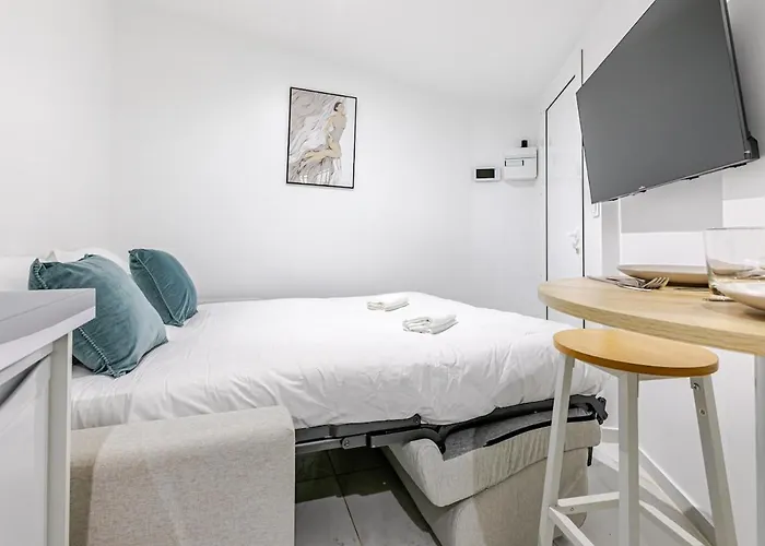 Petit Pratique Proche Sacré-cœur * Paris