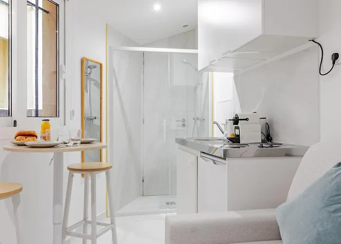 Petit Pratique Proche Sacré-cœur * Paris